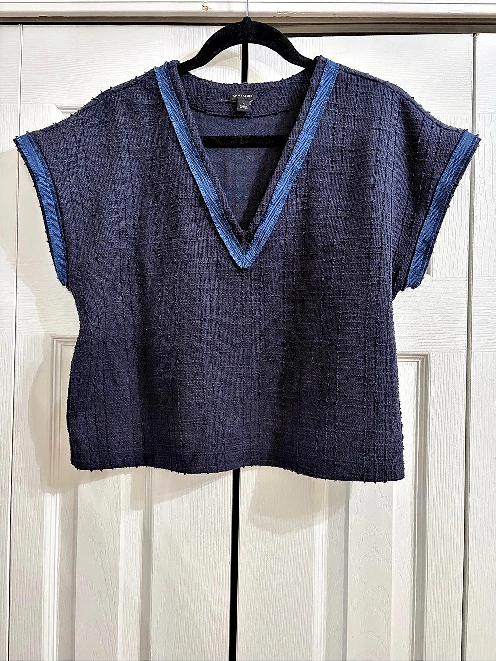 Ann Taylor Textured V-Neck Cropped Tunic in Blue